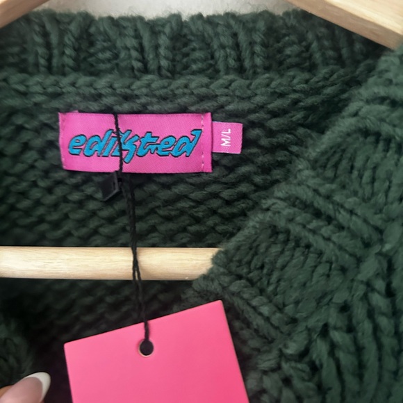 ⭐️ NEW Edikted Medium/Large Dark Green Sweater Cream Star Cropped - Picture 3 of 8